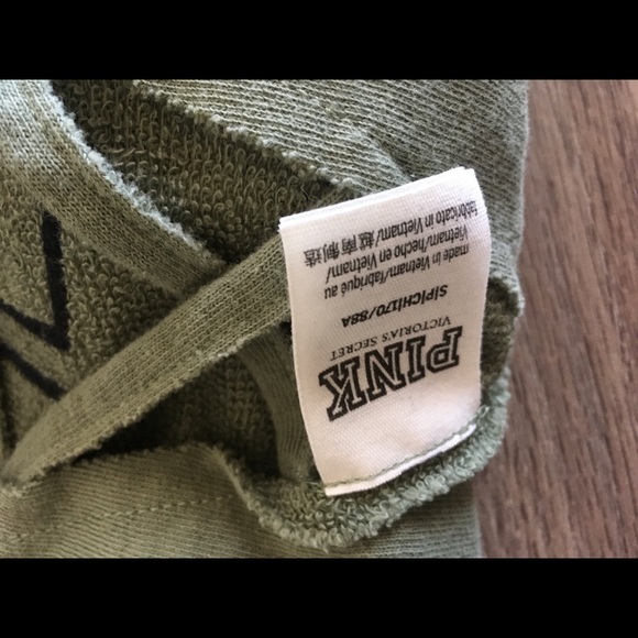 VS PINK crop top detailed back hoodie. - Picture 3 of 3